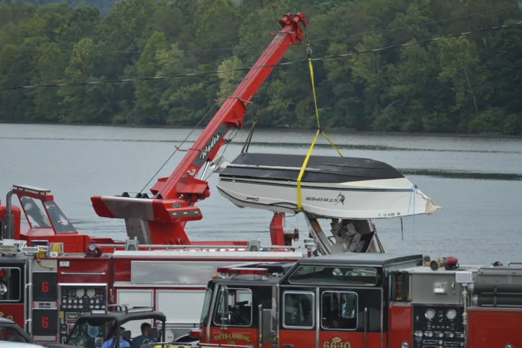 Search for missing boaters in Greene County turns to recovery